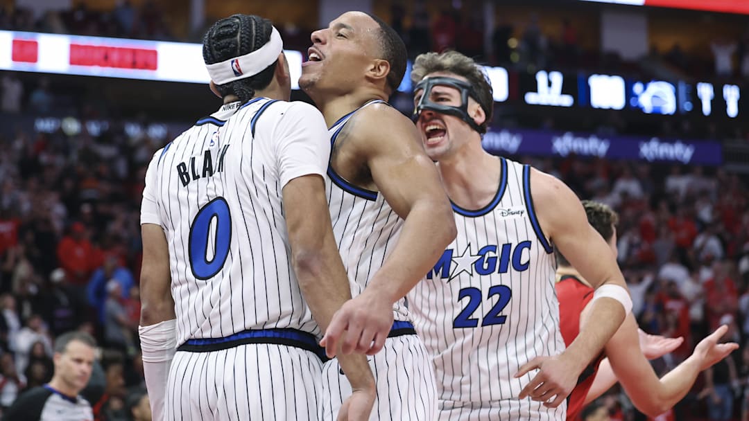 Nov 16, 2025; Houston, Texas, USA;at Toyota Center. Mandatory Credit: Troy Taormina-Imagn Images Nov 16, 2025; Houston, Texas, USA;at Toyota Center. Mandatory Credit: Troy Taormina-Imagn Images