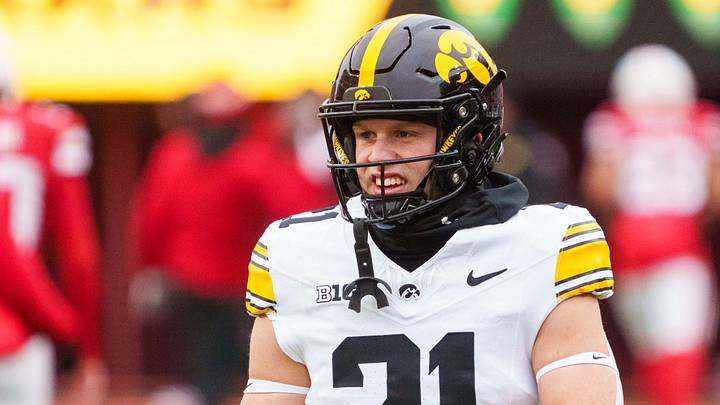 Iowa Hawkeyes wide receiver Kaden Wetjen (21)