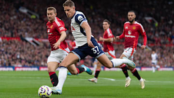 Micky van de Ven's iconic assist against Manchester United