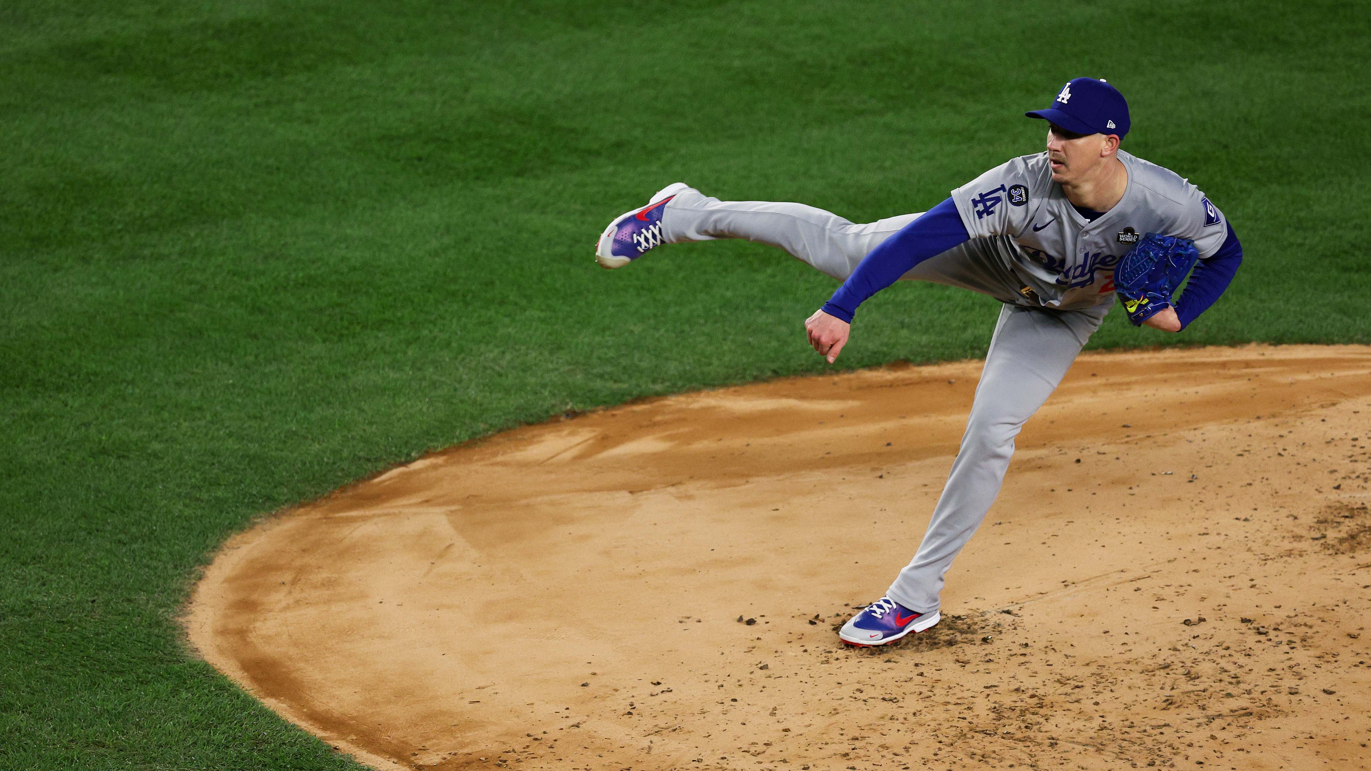 沃克比勒 (Walker Buehler) 在道奇隊對陣洋基隊的第三場比賽中重返傳奇季後賽道奇隊
