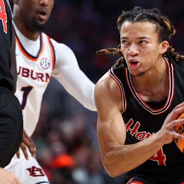 Houston guard Kingston Flemings drives to the basket against Auburn.