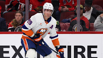 New York Islanders v Chicago Blackhawks