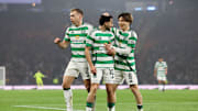 Gefeierter Held bei Celtic Glasgow: Nicolas Kühn (Mitte)