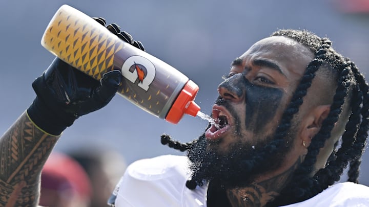 Washington Commanders linebacker Frankie Luvu