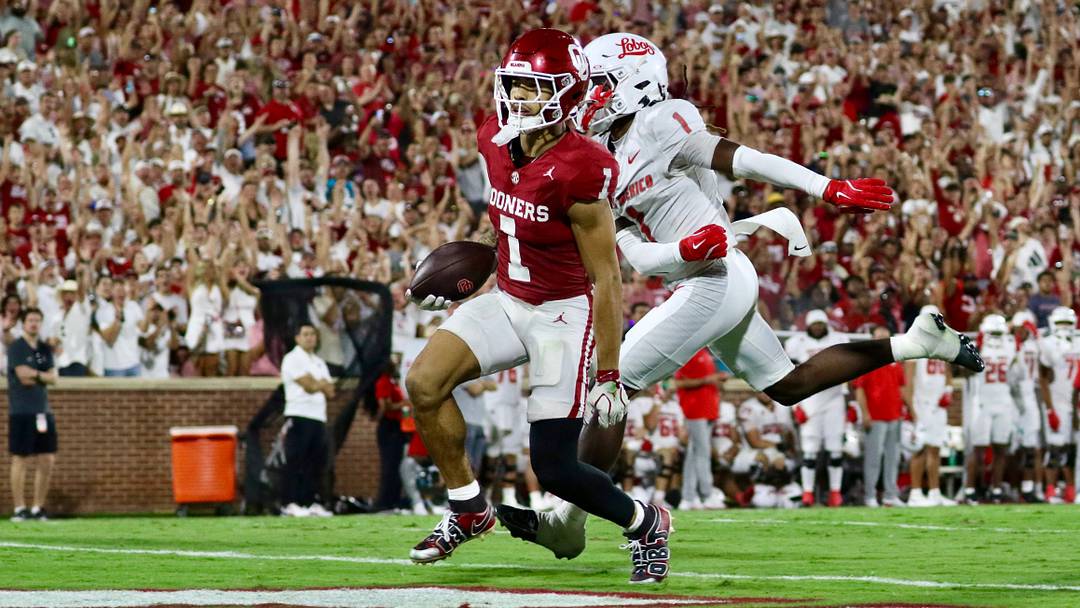 Oklahoma receiver Isaiah Sategna crosses the goal line for a touchdown against New Mexico.