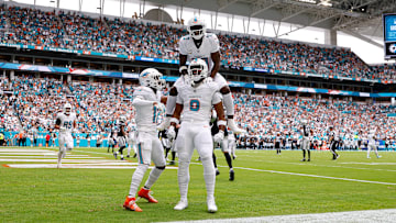 Jonnu Smith, Jaylen Waddle, Tyreek Hill, Miami Dolphins
