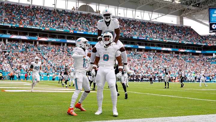 Jonnu Smith, Jaylen Waddle, Tyreek Hill, Miami Dolphins