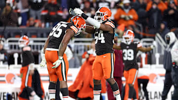 Myles Garrett, Ogbo Okoronkwo: Pittsburgh Steelers v Cleveland Browns