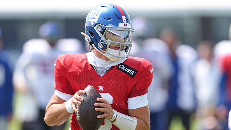 New York Giants rookie quarterback Jaxson Dart made his first preseason appearance on Saturday. | Vincent Carchietta-Imagn Images