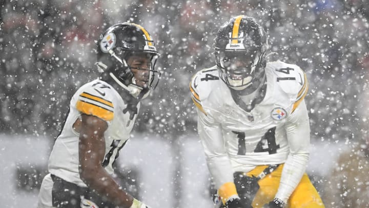 Pittsburgh Steelers v Cleveland Browns