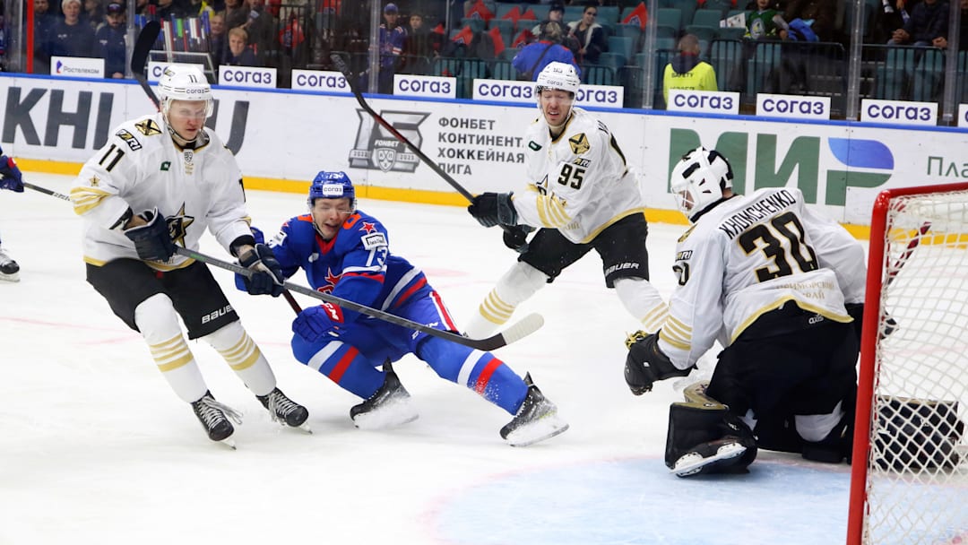 Admiral Hockey Club player, Pavel Khomchenko (No.30), Rinat...