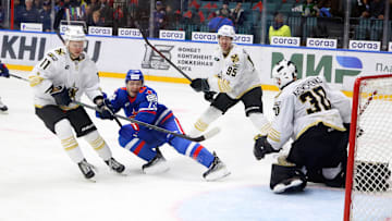 Admiral Hockey Club player, Pavel Khomchenko (No.30), Rinat...