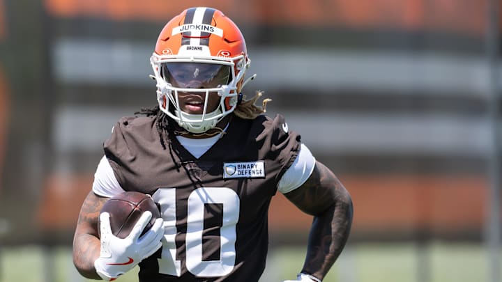 May 9, 2025; Berea, OH, USA; Cleveland Browns running back Quinshon Judkins (10) runs with the ball during rookie minicamp at CrossCountry Mortgage Campus. Mandatory Credit: Ken Blaze-Imagn Images