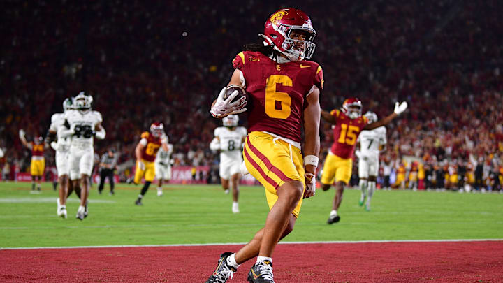 Sep 20, 2025; Los Angeles, California, USA; Southern California Trojans wide receiver Makai Lemon (6) runs the ball for a touchdown against the Michigan State Spartans during the first half at the Los Angeles Memorial Coliseum. Mandatory Credit: Gary A. Vasquez-Imagn Images