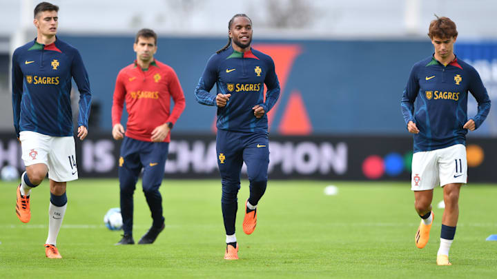 Portekiz Milli Takımı oyuncuları koşu yapıyor.