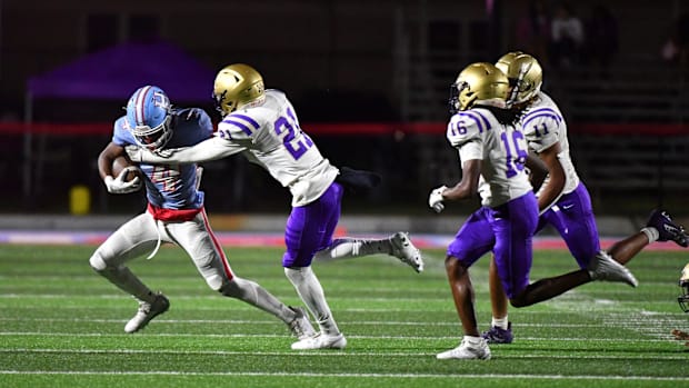 Hueytown defensive bak Amauri Davis
