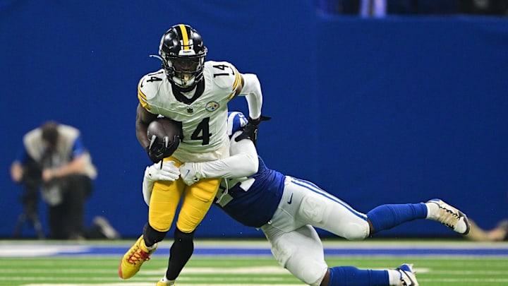 George Pickens carries the ball against the Colts.