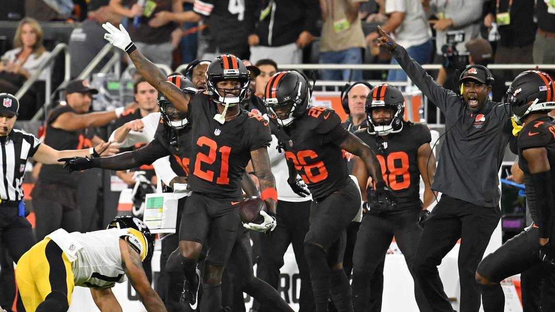 Oct 1, 2026; Cleveland, Ohio, USA; Cleveland Browns cornerback Denzel Ward (21) reacts after making an interception in the first half at Huntington Bank Field. Mandatory Credit: Ken Blaze-Imagn Images Oct 1, 2026; Cleveland, Ohio, USA; Cleveland Browns cornerback Denzel Ward (21) reacts after making an interception in the first half at Huntington Bank Field. Mandatory Credit: Ken Blaze-Imagn Images