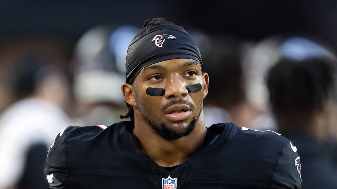 Dec 21, 2025; Glendale, Arizona, USA; Atlanta Falcons running back Bijan Robinson (7) against the Arizona Cardinals at State Farm Stadium. Mandatory Credit: Mark J. Rebilas-Imagn Images