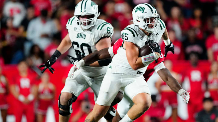 Ohio Bobcats tight end Mason Williams (85) carries the ball in the fourth quarter, Thursday, August 28, 2025.