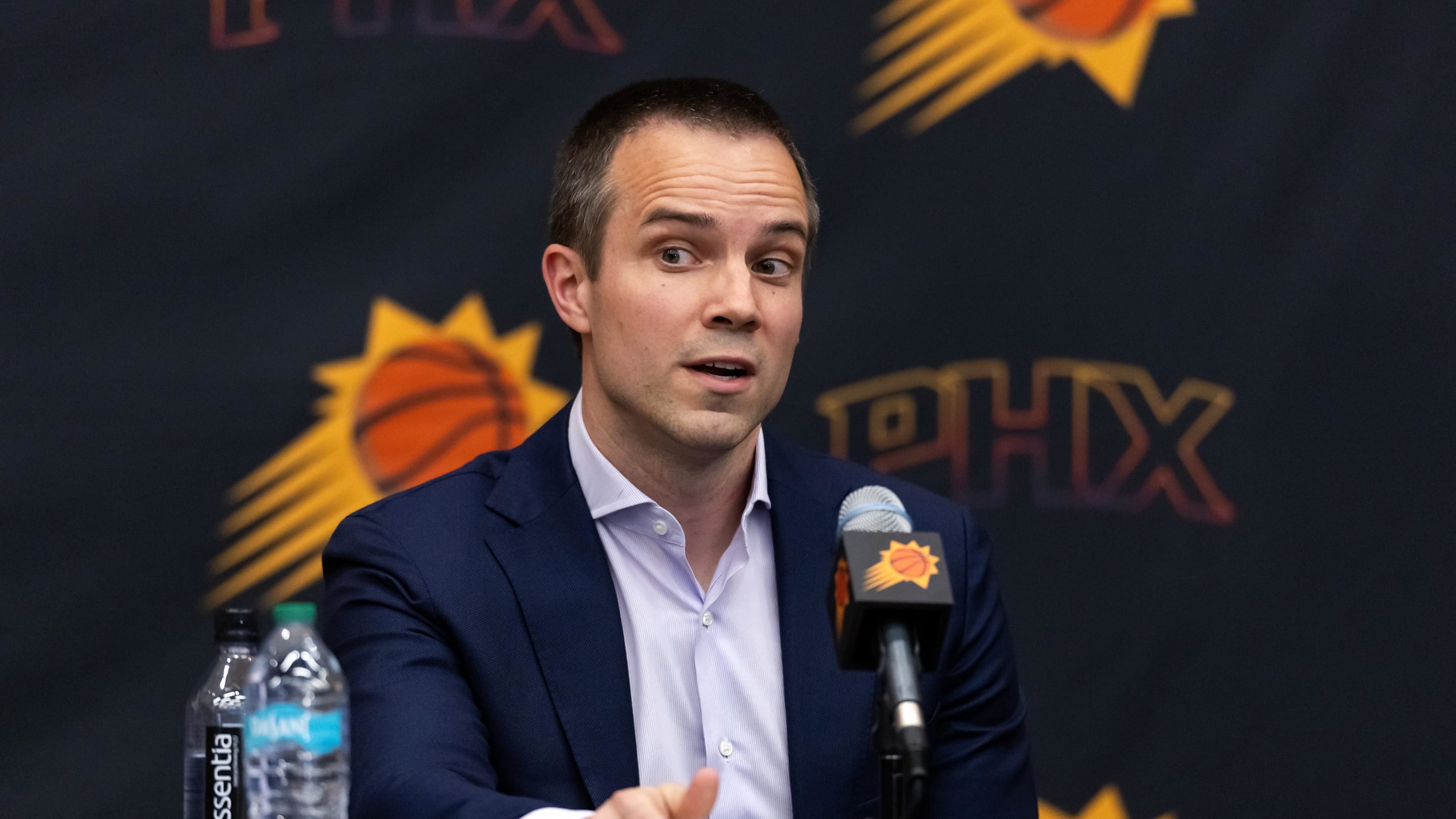 Suns' lack of interest in Hall of Fame point guard means his NBA career is over