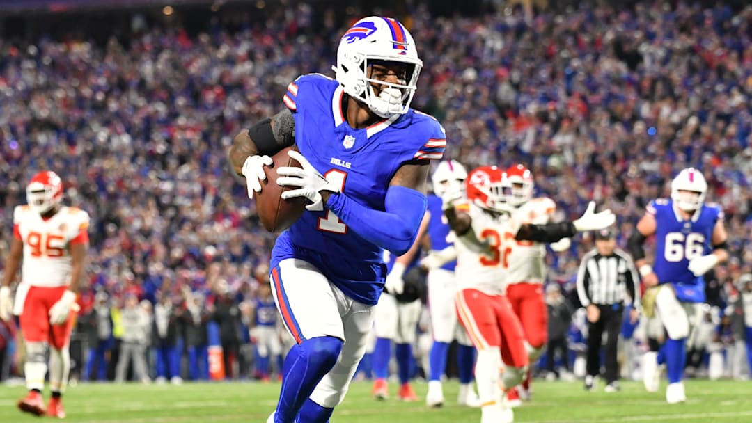 Buffalo Bills wide receiver Curtis Samuel scores a touchdown  in the fourth quarter against the Kansas City Chiefs at Highmark Stadium. 