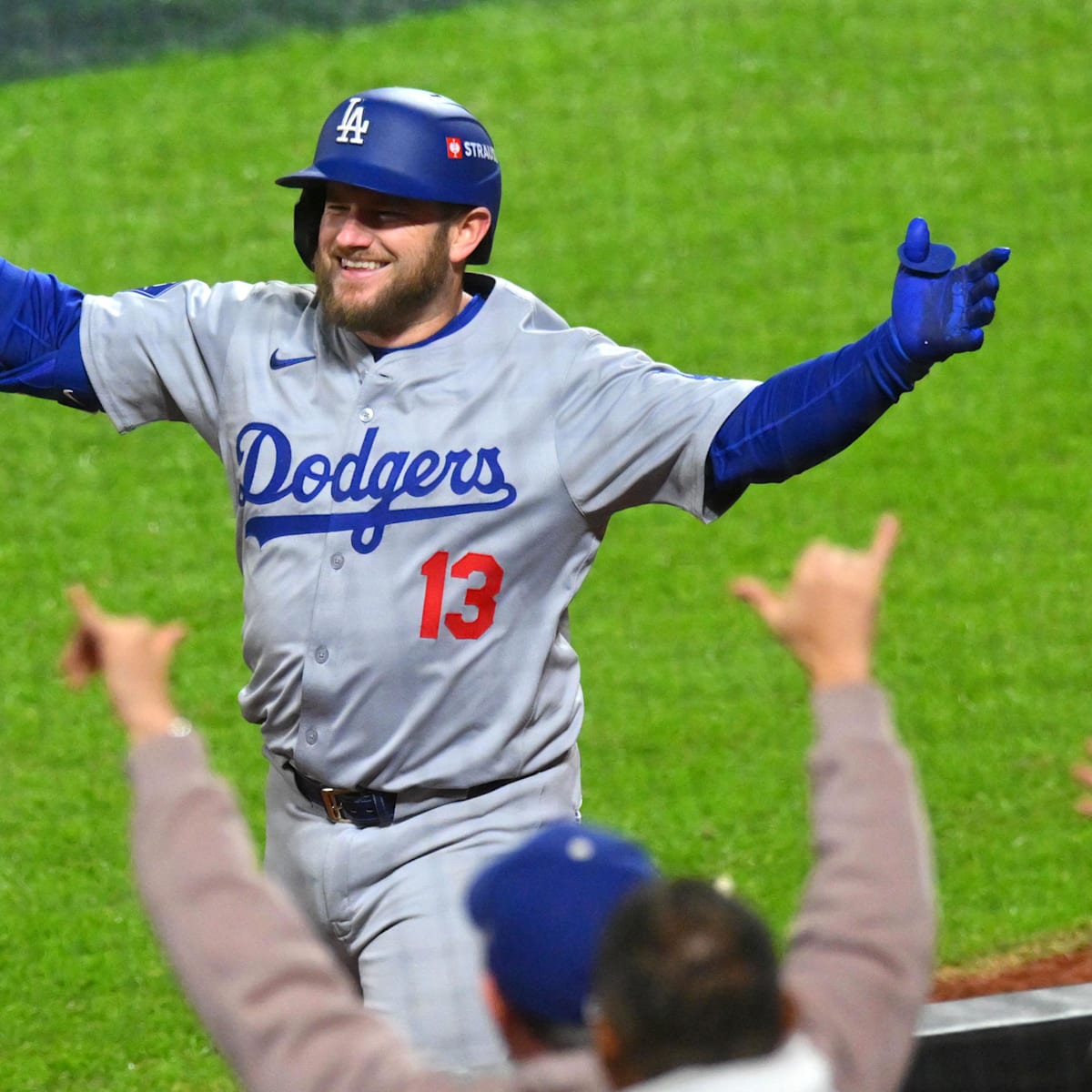 Los Angeles Dodgers' Max Muncy Joins Barry Bonds in MLB Postseason History  Books