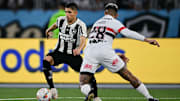 Glorioso dominou o jogo, mas esbarrou na trave e no goleiro Rafael