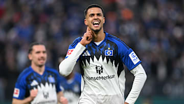 Robert Glatzel jubelt über sein Führungstor