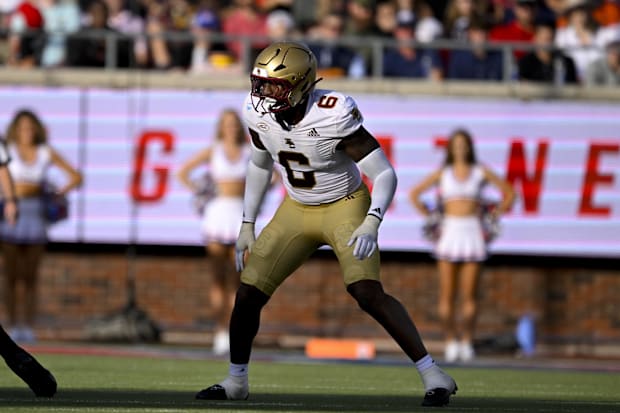 Donovan Ezeiruaku in action during the game between the SMU Mustangs and the Boston College Eagles.