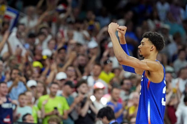 France power forward Victor Wembanyama (32) celebrates with the crowd after France defeated Japan in men’s basketball group B