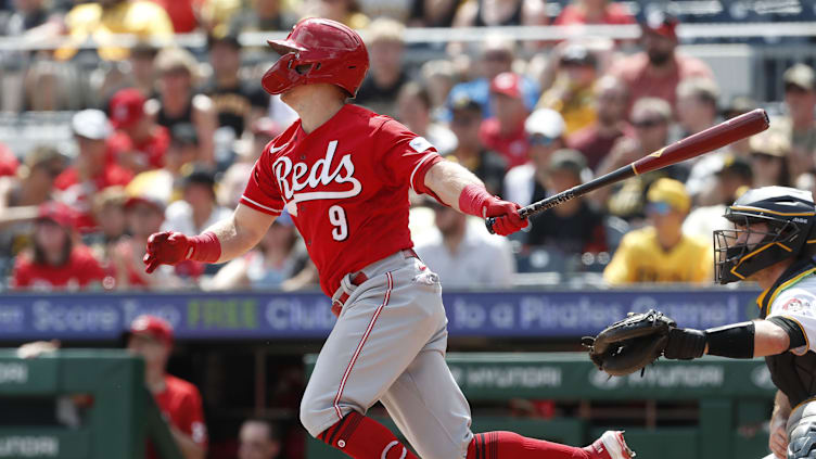 Cincinnati Reds second baseman Matt McLain (9)