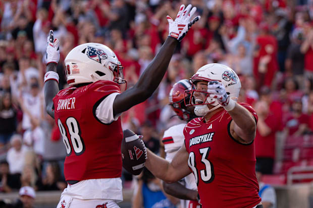 Louisville Cardinals tight end Jaleel Skinner (88) and tight end Mark Redman (83) 