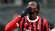 Tammy Abraham avec le maillot de l'AC Milan