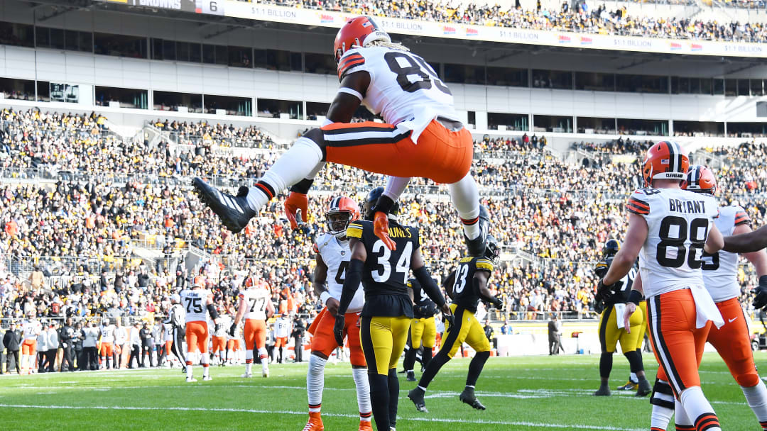 Cleveland Browns v Pittsburgh Steelers