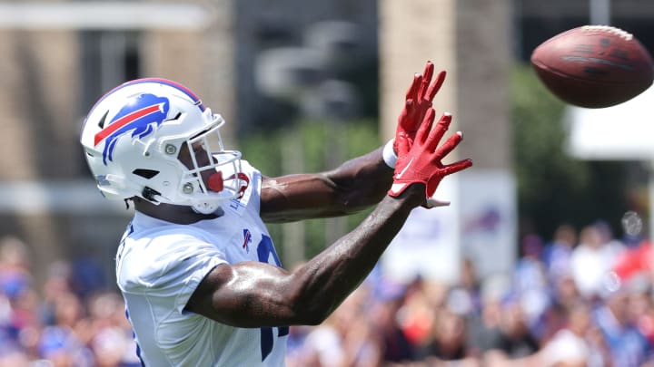 Bills receiver Justin Shorter catches a quick pass during practice.