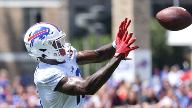 Bills receiver Justin Shorter catches a quick pass during practice.