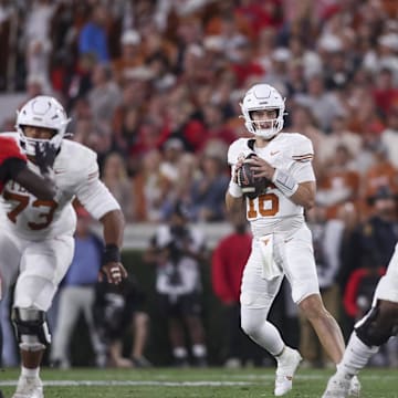 Manning (#16) and the Longhorns offense struggled to sustain drives in the loss to the Bulldogs. 