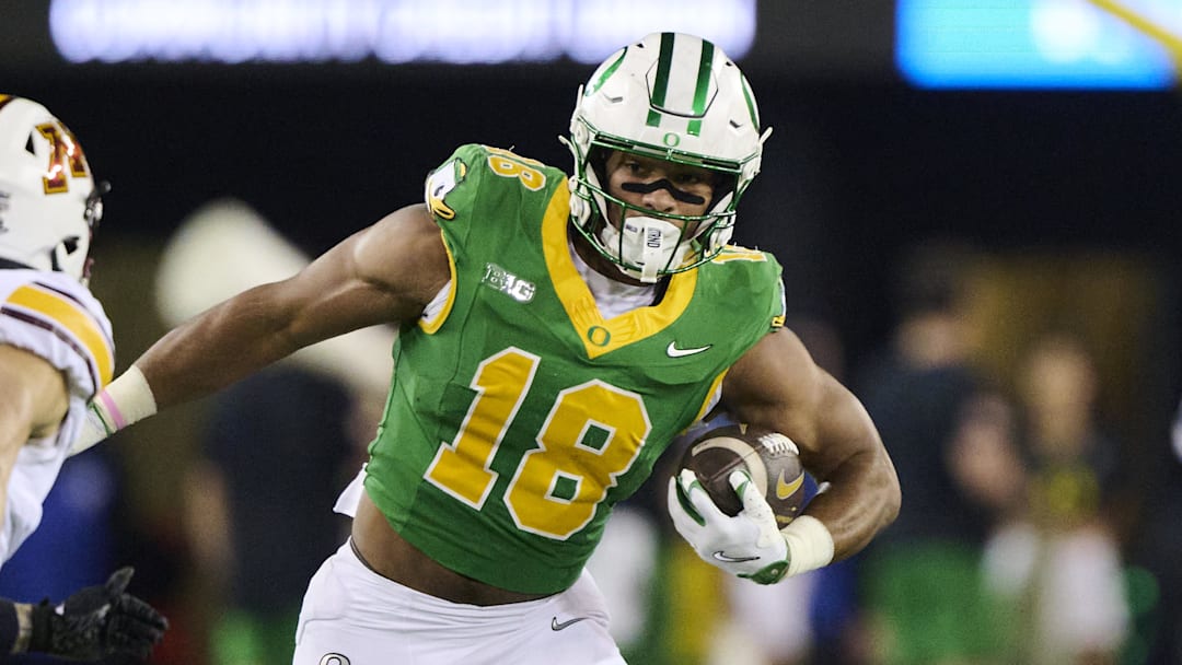 Nov 14, 2025; Eugene, Oregon, USA; Oregon Ducks tight end Kenyon Sadiq (18) catches a pass during the first half against Minnesota Golden Gophers defensive back Aidan Gousby (7) at Autzen Stadium. Mandatory Credit: Troy Wayrynen-Imagn Images