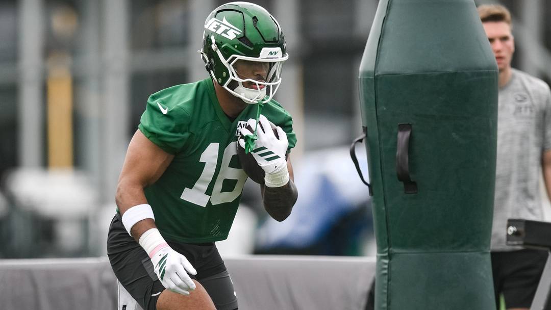 As Kenyon Sadiq remains sidelined, here's what the Jets' latest signing says about their TE room. As Kenyon Sadiq remains sidelined, here's what the Jets' latest signing says about their TE room.