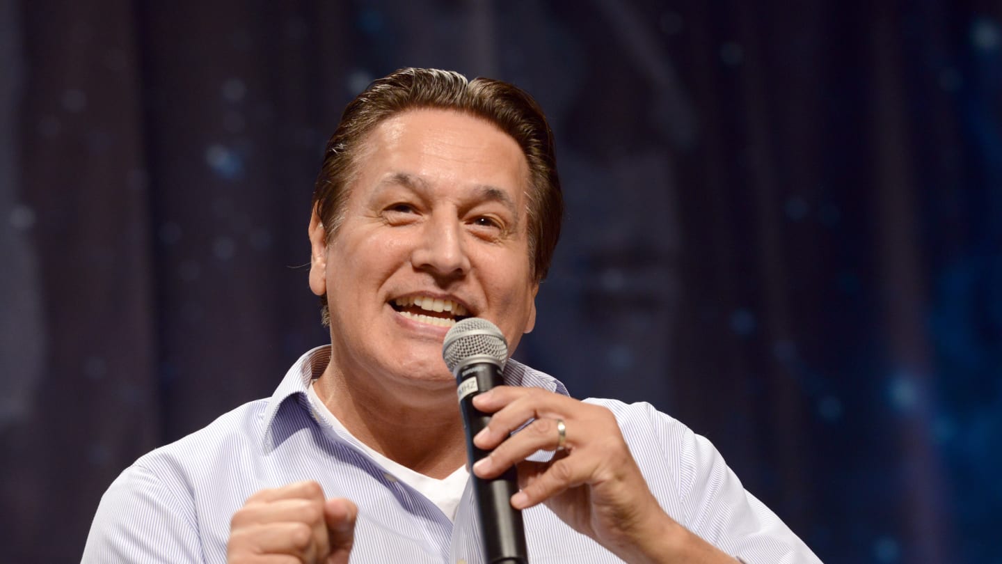 Robert Beltran thinks Star Trek: Voyager's producers/writers took the easy way out sometimes