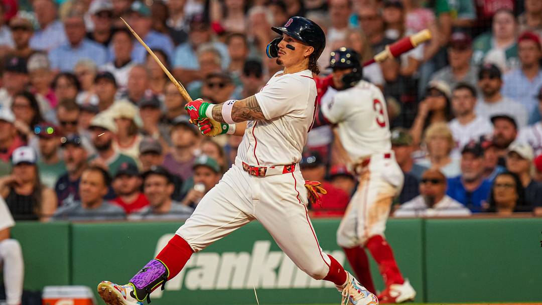 May 27, 2026; Boston, Massachusetts, USA; Boston Red Sox left fielder Jarren Duran (16) singles to left field against the Atlanta Braves in the fourth inning at Fenway Park. Mandatory Credit: David Butler II-Imagn Images May 27, 2026; Boston, Massachusetts, USA; Boston Red Sox left fielder Jarren Duran (16) singles to left field against the Atlanta Braves in the fourth inning at Fenway Park. Mandatory Credit: David Butler II-Imagn Images