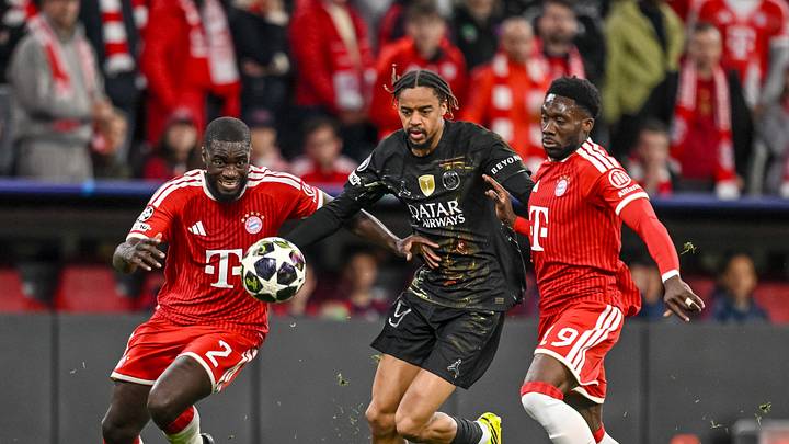 Bradley Barcola (mitte) war von den Bayern-Spielern nur schwer zu kontrollieren