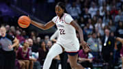 Nov 9, 2025; Storrs, Connecticut, USA; UConn Huskies forward Serah Williams (22) returns the ball against the Florida State Seminoles in the second half at Harry A. Gampel Pavilion. Mandatory Credit: David Butler II-Imagn Images