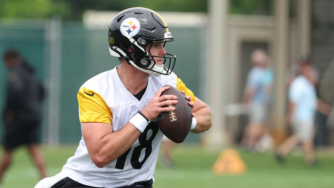 Jun 9, 2026; Pittsburgh, PA, USA;  Pittsburgh Steelers quarterback Will Howard (18) participates in drills during Minicamp at UPMC Rooney Sports Complex. Mandatory Credit: Charles LeClaire-Imagn Images