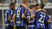 L'Inter festeggia la rete di Barella