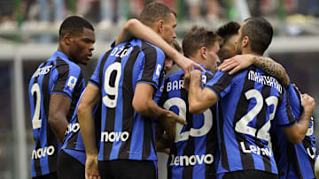 L'Inter festeggia la rete di Barella