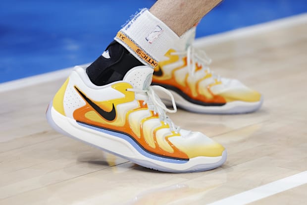 Basketball shoes for forwards cheap