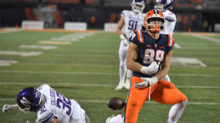 Nov 25, 2023; Champaign, Illinois, USA; Illinois Fighting Illini tight end Tip Reiman (89) reacts after scoring a two-point conversion on a pass and run pas Northwestern Wildcats linebacker Bryce Gallagher (32) during the second half at Memorial Stadium. Mandatory Credit: Ron Johnson-USA TODAY Sports