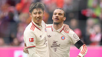 Hiroki Ito (l.) und Leroy Sane(r.) werden so bald nicht wieder gemeinsam auf dem Platz stehen